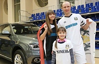 Денис Абышев с дочерьми. Фото Виктории ЮЩЕНКО
