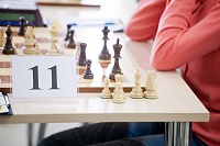Шахматистки преследуют Жанботу