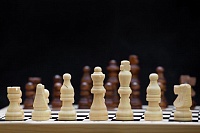 Школьники «рубились» в классические шахматы